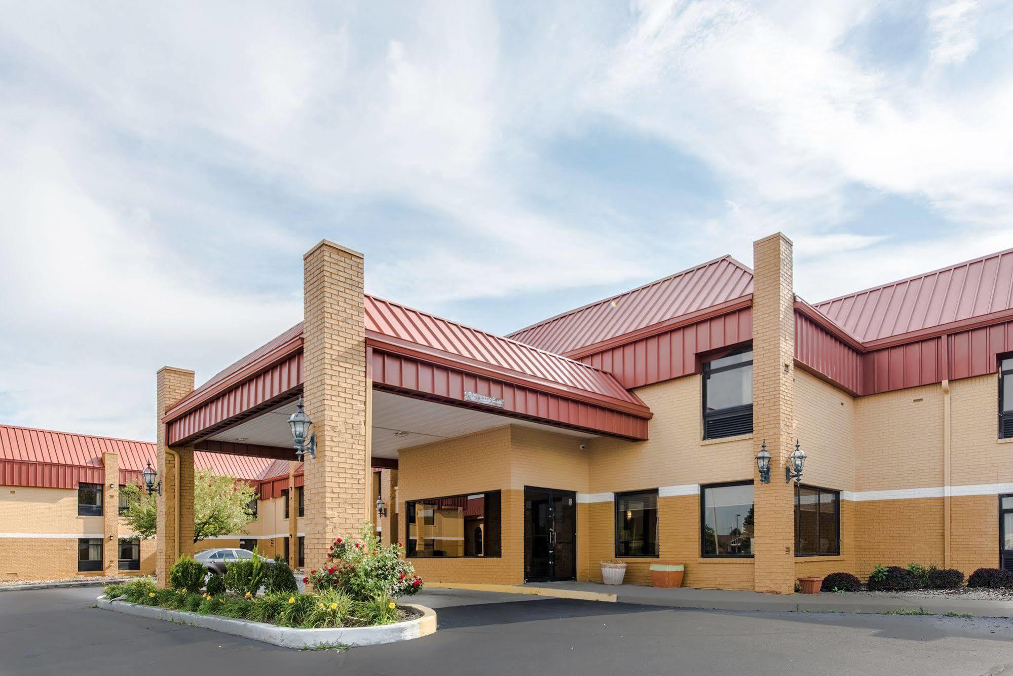 Cardinal Inn & Suites Muncie Bagian luar foto