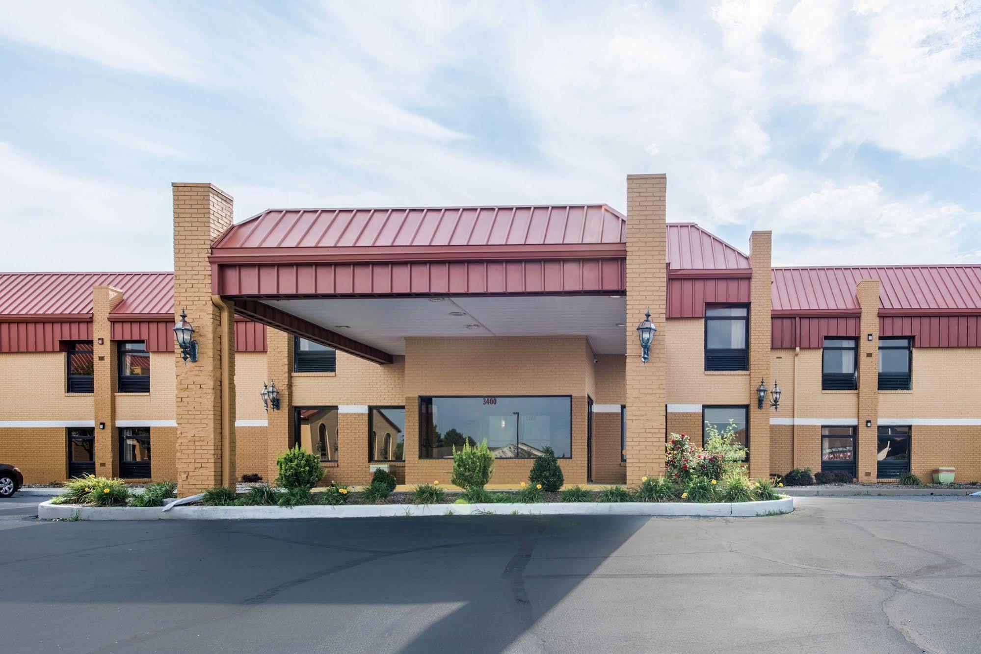 Cardinal Inn & Suites Muncie Bagian luar foto
