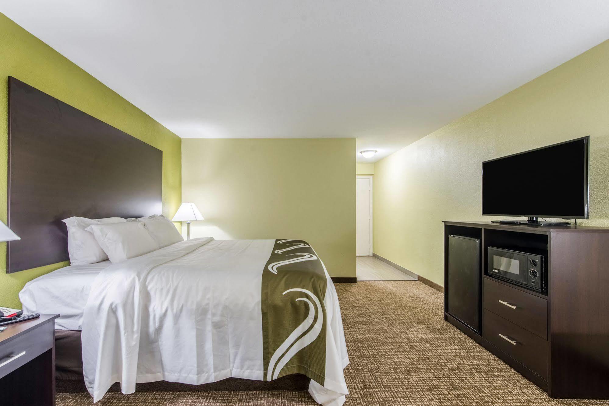 Cardinal Inn & Suites Muncie Bagian luar foto
